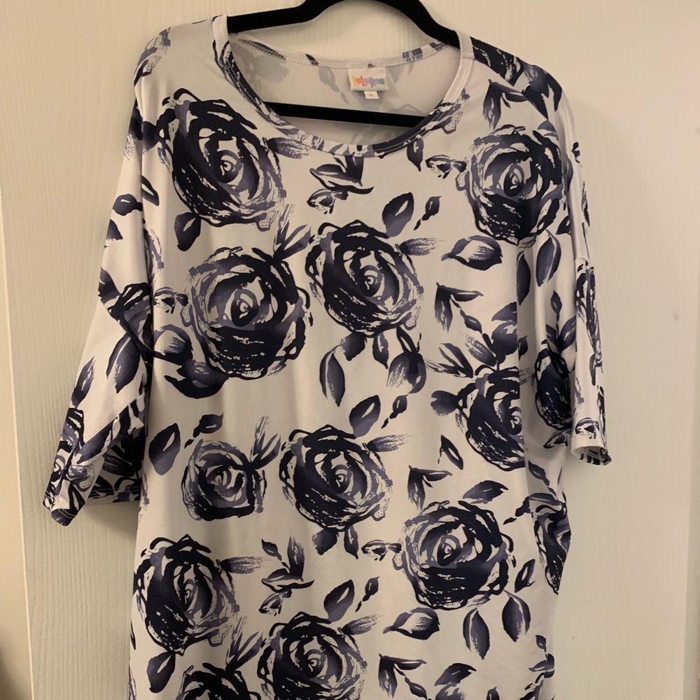 XL lularoe Irma slinky material